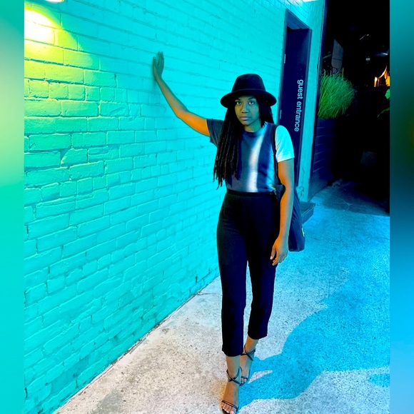 International 🌎 Thift Shop - Picture 5 of 6